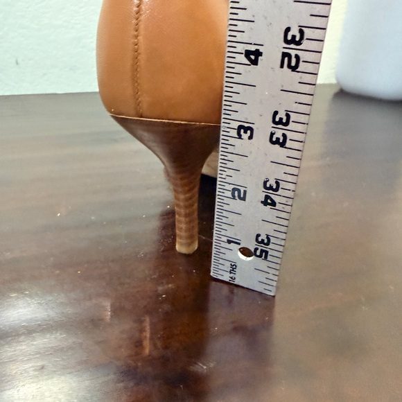 Michael Kors EUC Cognac Leather
Open Toe Heeled Booties w/ 3”
Heel Size 7.5 - Picture 11 of 11